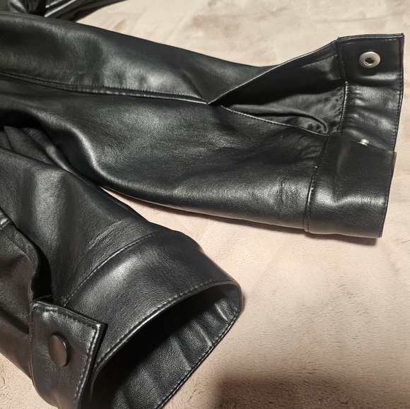 Vegan Oversize Leather Jacket - Unisex and Freesize - BLACK MOMENT - Picture 2 of 7